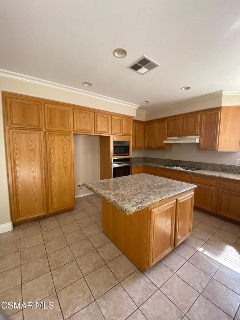 2559 Parade Avenue Property Photo 4