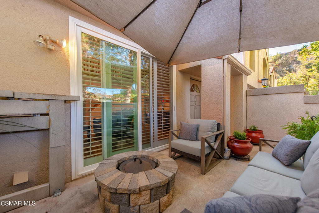 22203 Shadow Valley Circle Property Photo 4