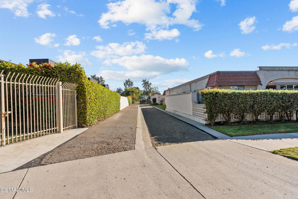 2930 Isle Way B Property Photo 2