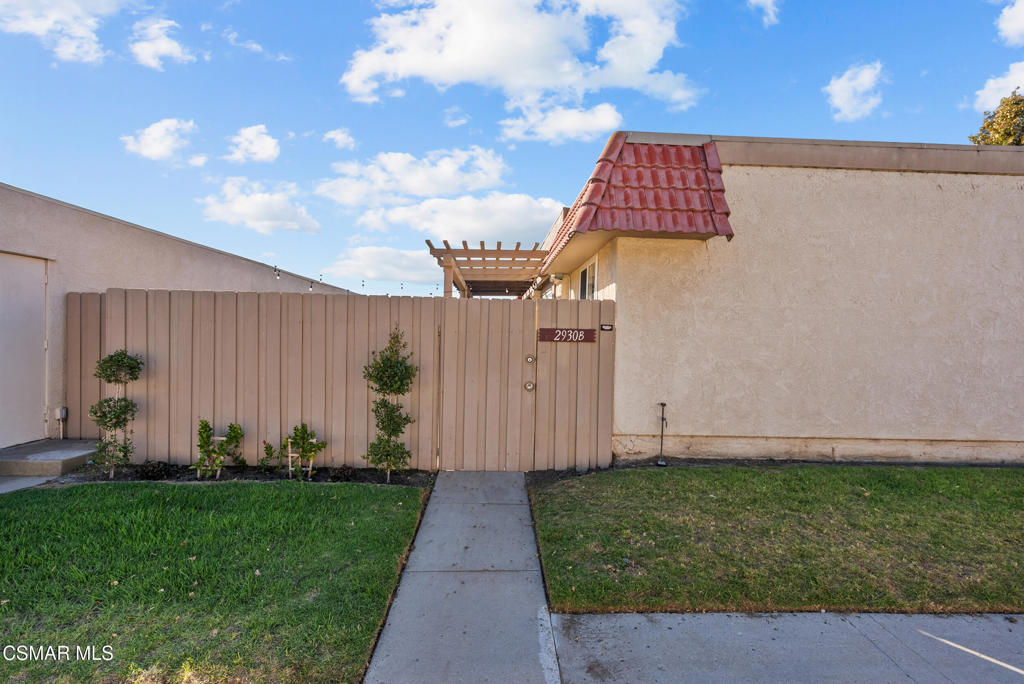 2930 Isle Way B Property Photo 3