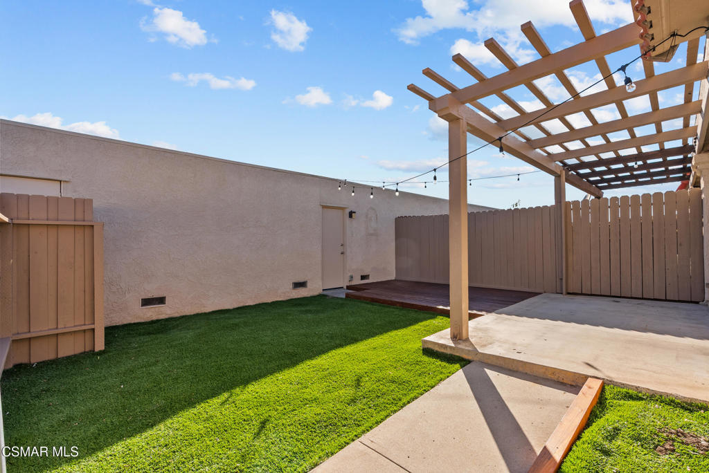 2930 Isle Way B Property Photo 5