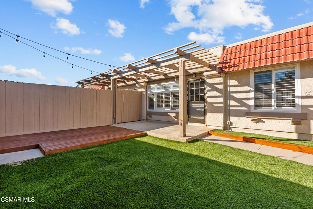 2930 Isle Way B Property Photo 7