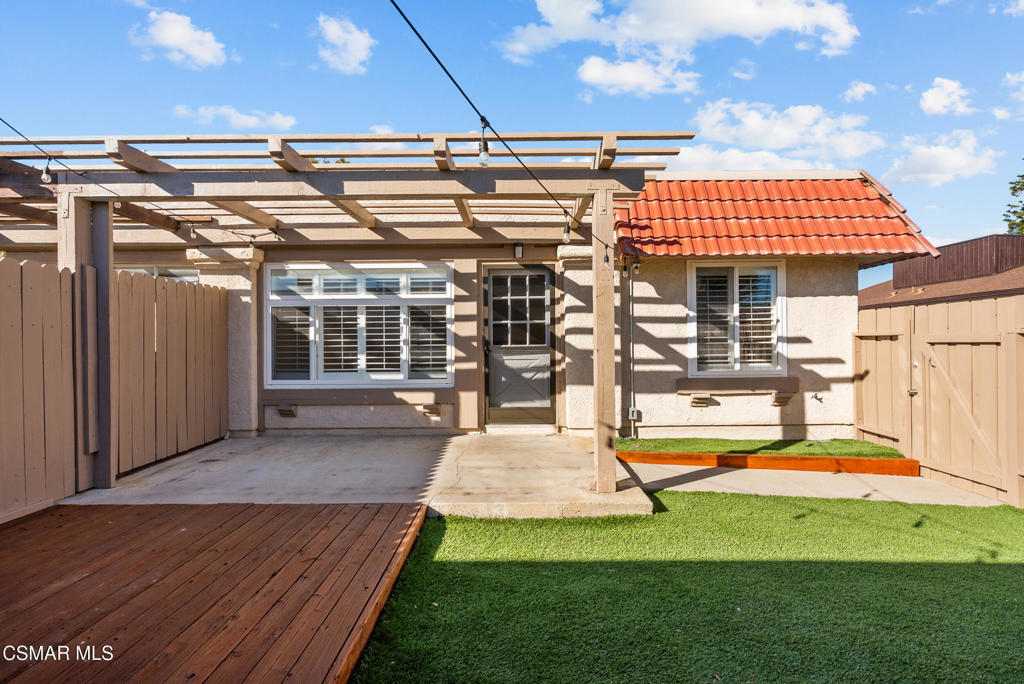 2930 Isle Way B Property Photo 8