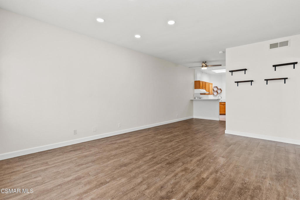 2930 Isle Way B Property Photo 10