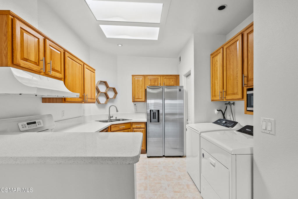 2930 Isle Way B Property Photo 14