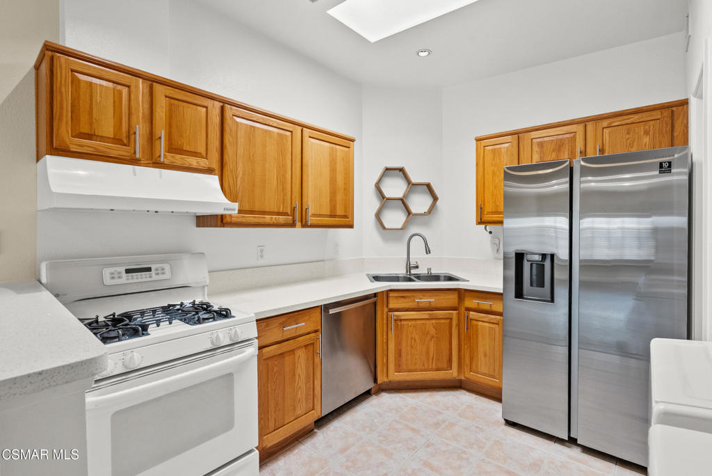 2930 Isle Way B Property Photo 16