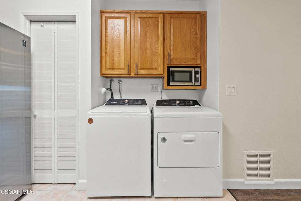 2930 Isle Way B Property Photo 17