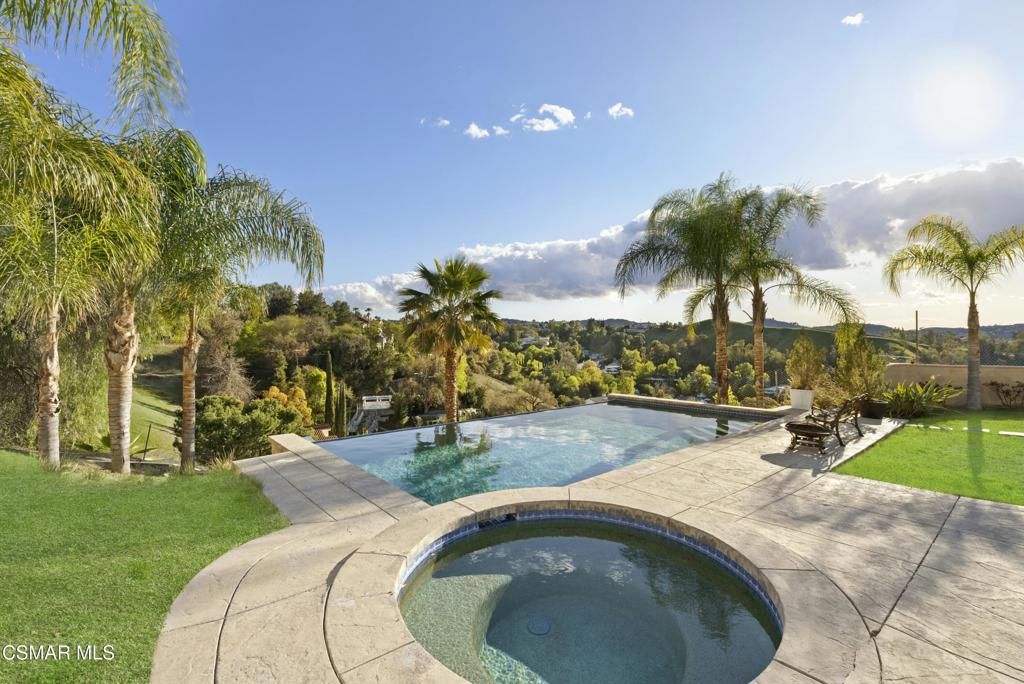 22442 Sueno Road Property Photo 4