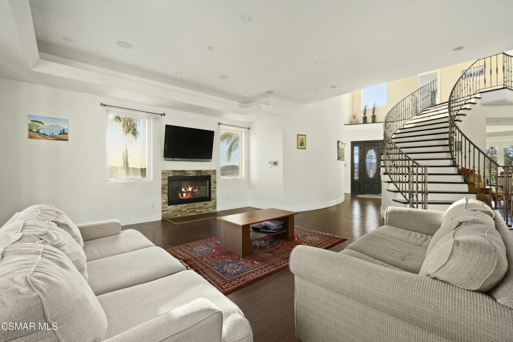 22442 Sueno Road Property Photo 6