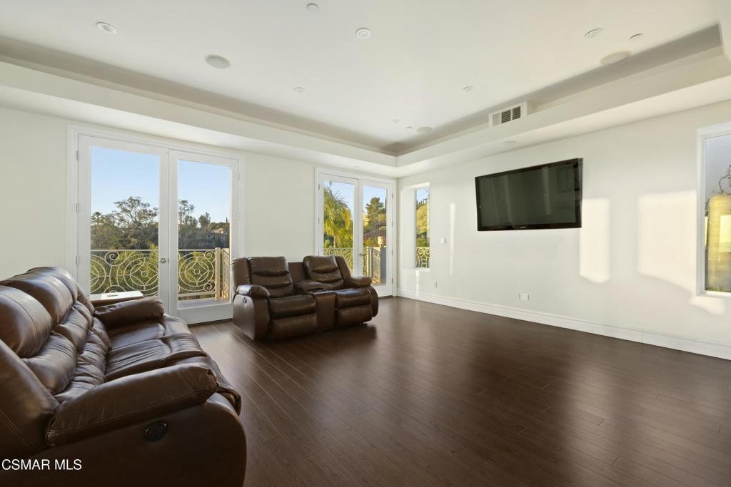 22442 Sueno Road Property Photo 9