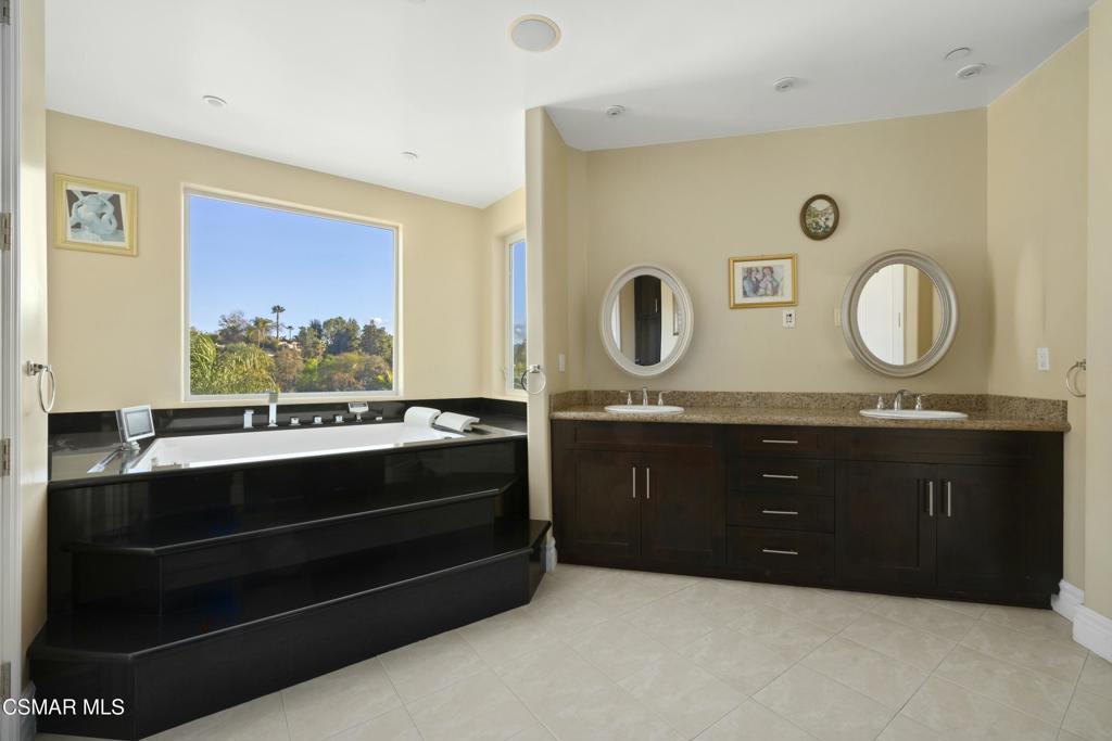 22442 Sueno Road Property Photo 14