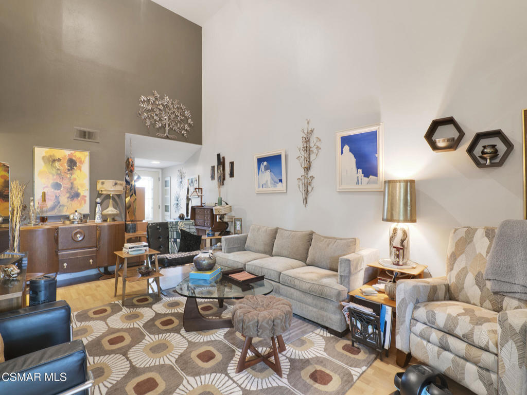24829 Apple Street E Property Photo 7