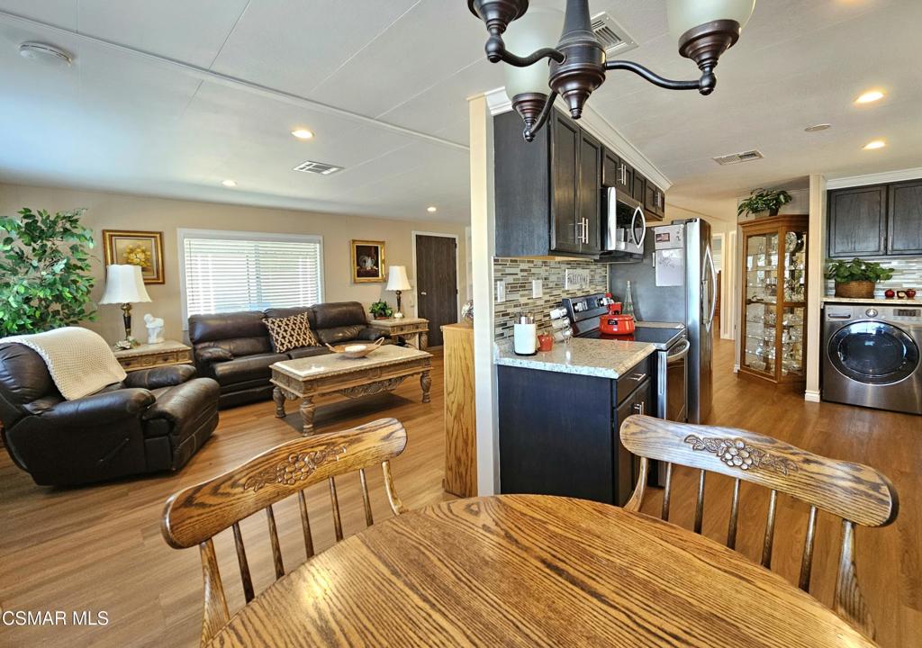 2 Robertson Way Property Photo 17