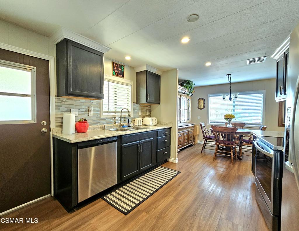 2 Robertson Way Property Photo 21