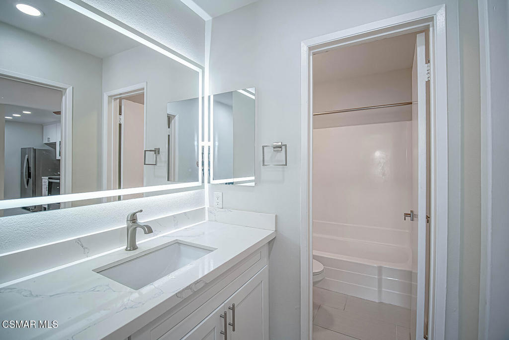 5460 White Oak Avenue E308 Property Photo 10