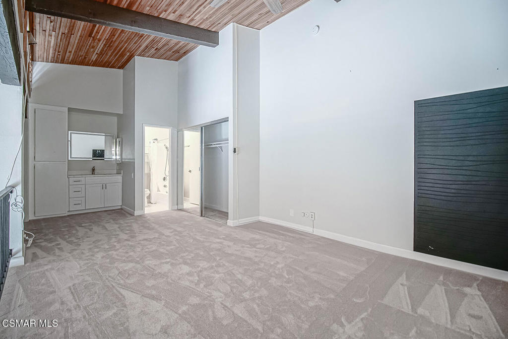 5460 White Oak Avenue E308 Property Photo 15