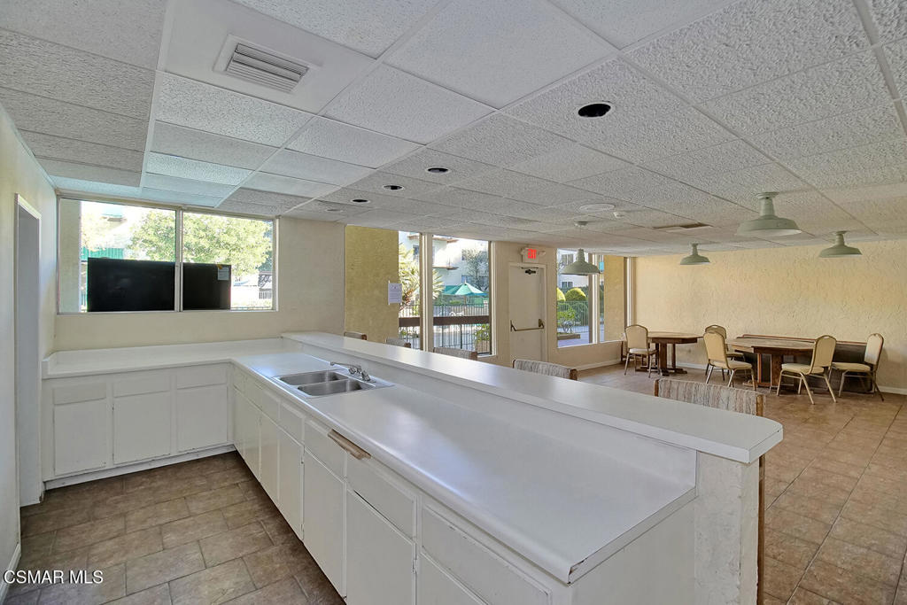 5460 White Oak Avenue E308 Property Photo 26