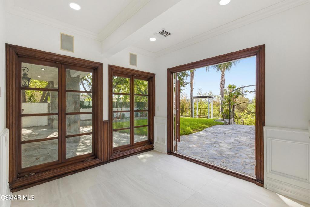 24756 Eilat Street Property Photo 11