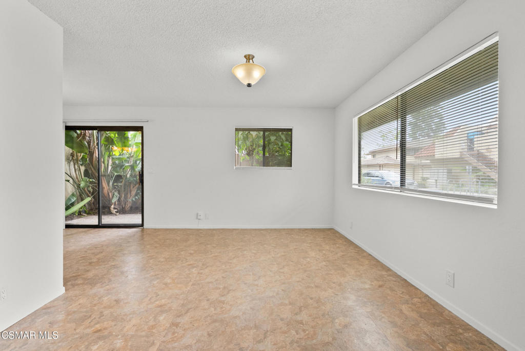 6647 Shakespeare Way Property Photo 7
