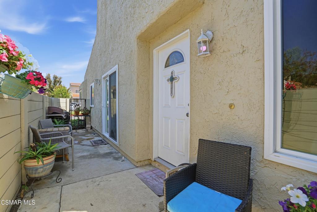 1896 Stow Street Property Photo 6