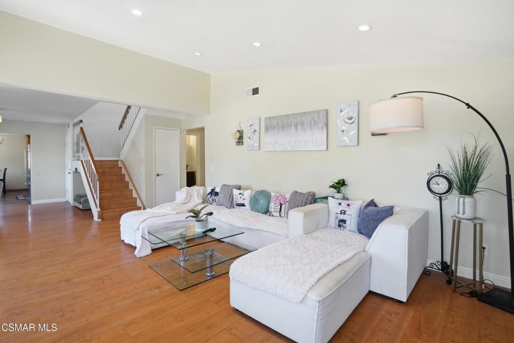 1896 Stow Street Property Photo 7