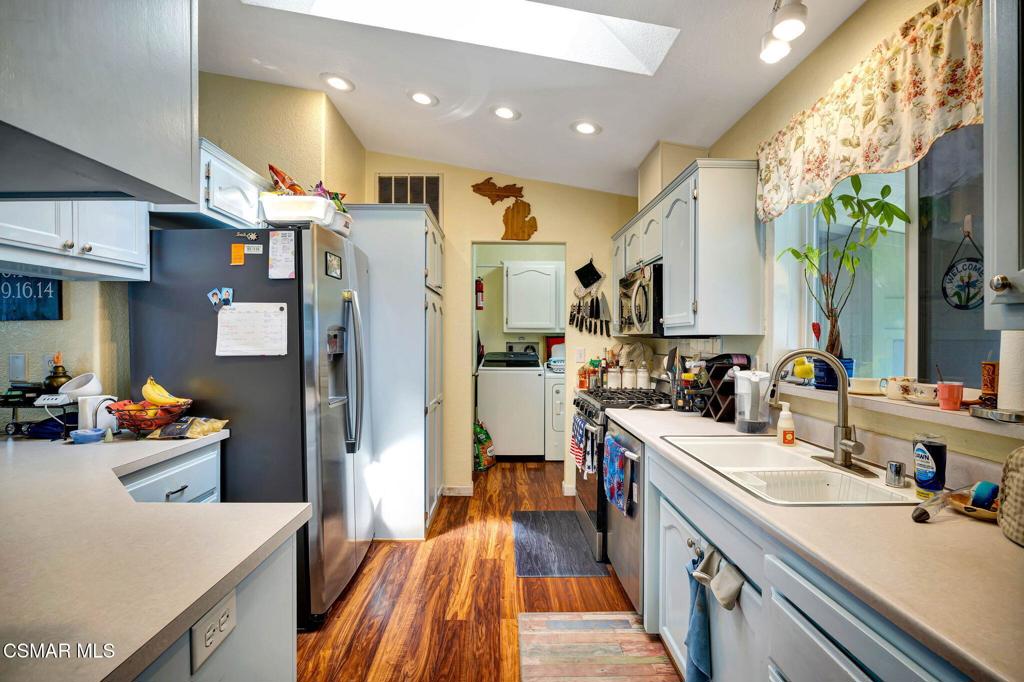 11401 Topanga Canyon Boulevard 8 Property Photo 9
