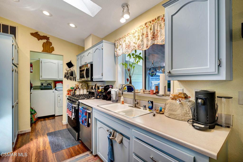11401 Topanga Canyon Boulevard 8 Property Photo 10