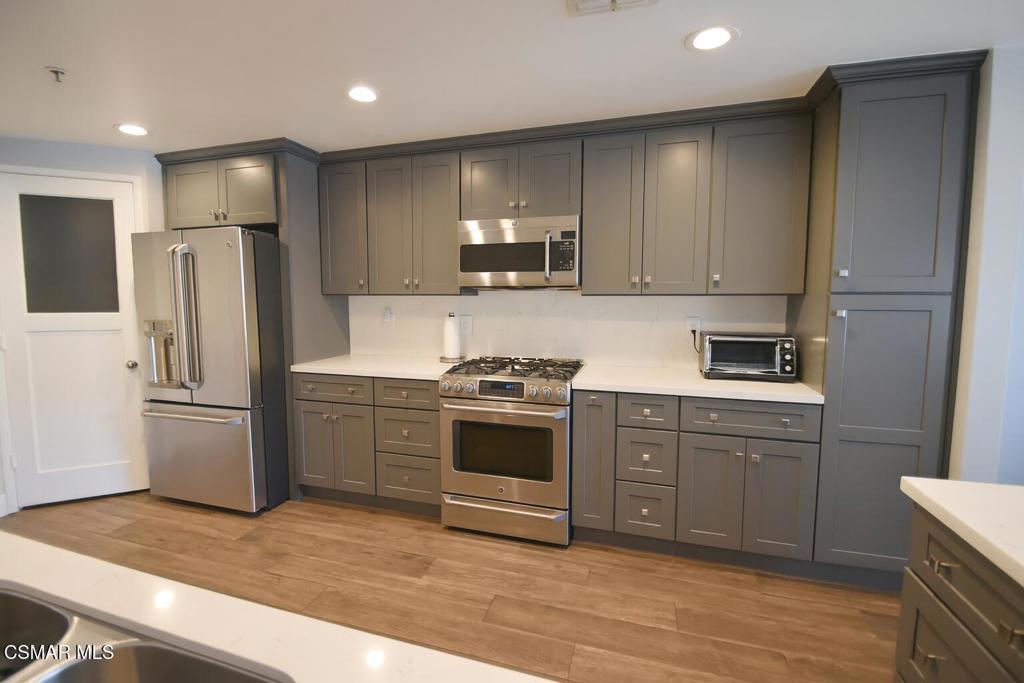 5350 White Oak Avenue 105 Property Photo 11