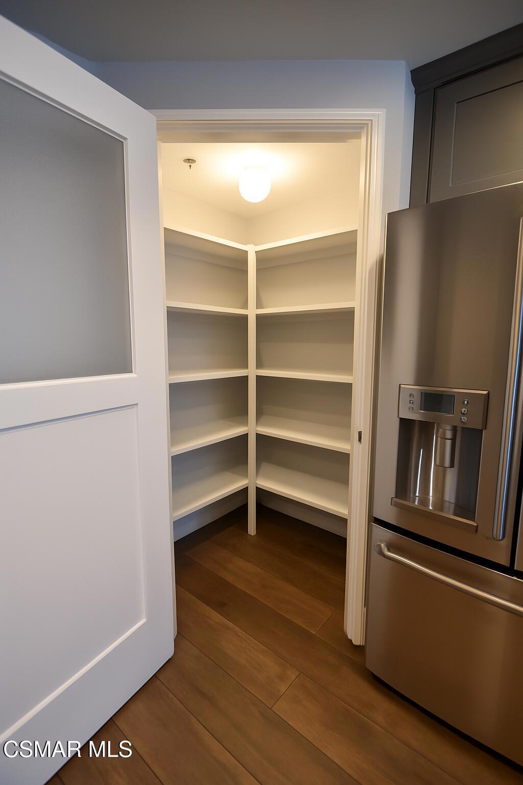 5350 White Oak Avenue 105 Property Photo 15