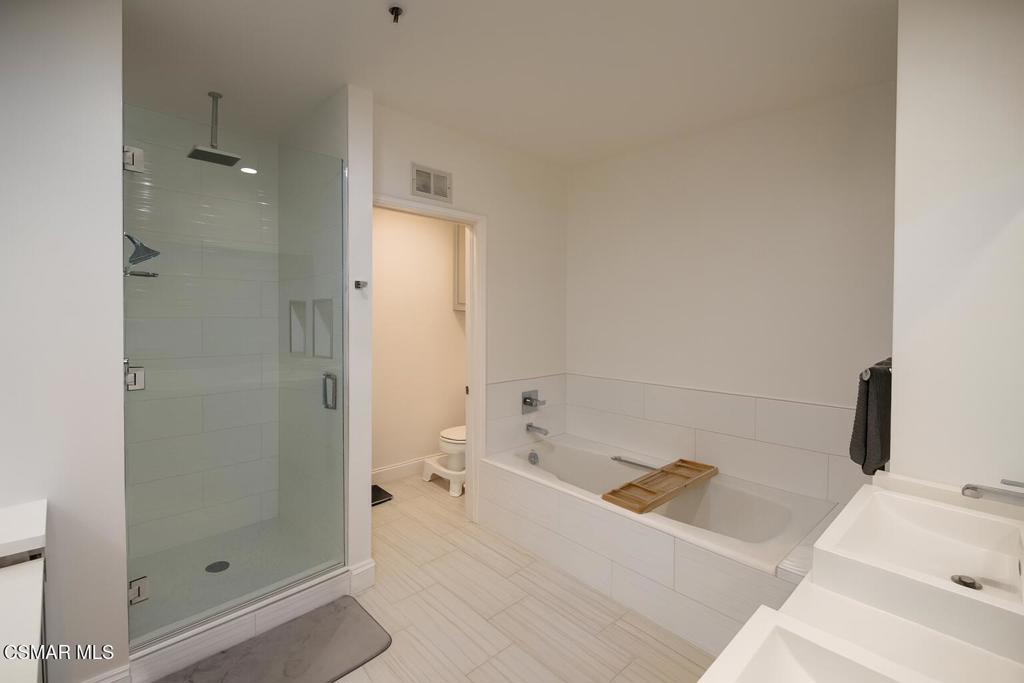 5350 White Oak Avenue 105 Property Photo 26