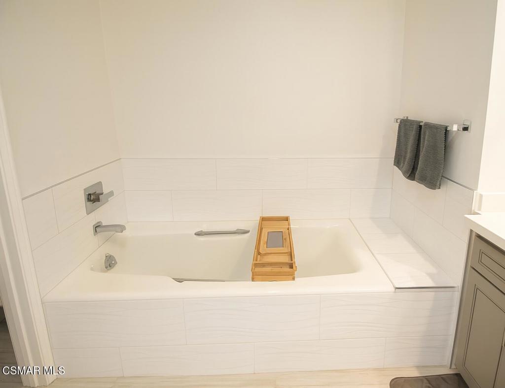 5350 White Oak Avenue 105 Property Photo 27