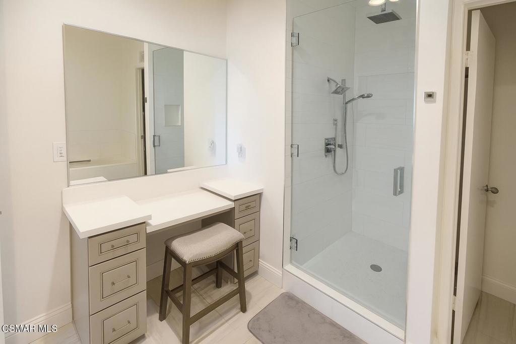 5350 White Oak Avenue 105 Property Photo 28