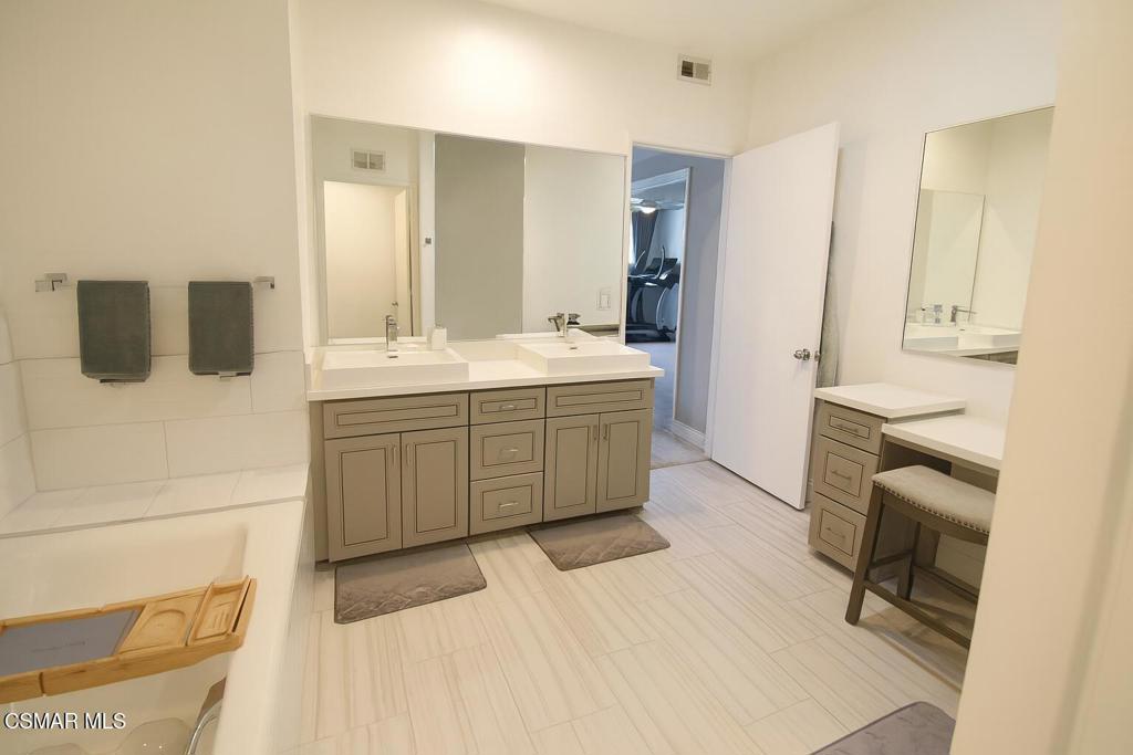 5350 White Oak Avenue 105 Property Photo 29