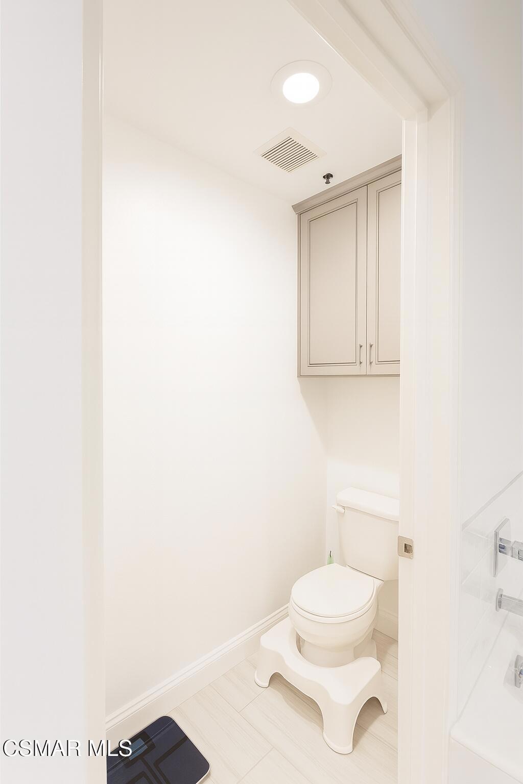5350 White Oak Avenue 105 Property Photo 30