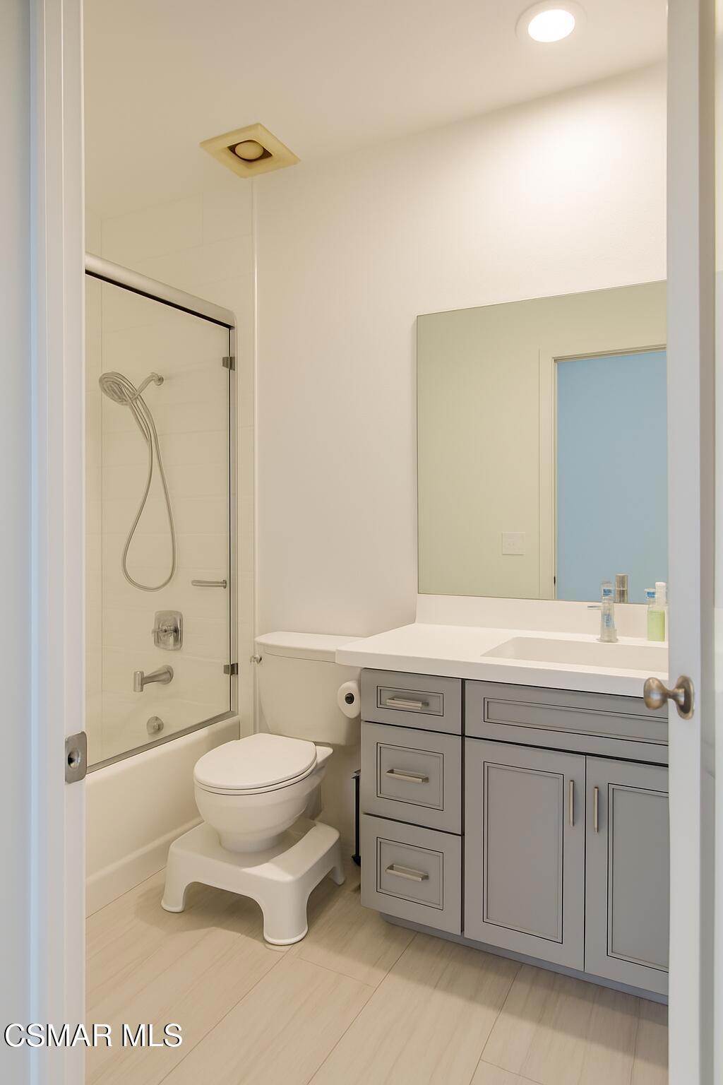 5350 White Oak Avenue 105 Property Photo 35