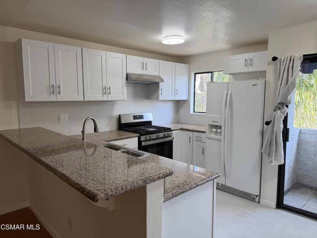 18530 Hatteras Street 313 Property Photo 4