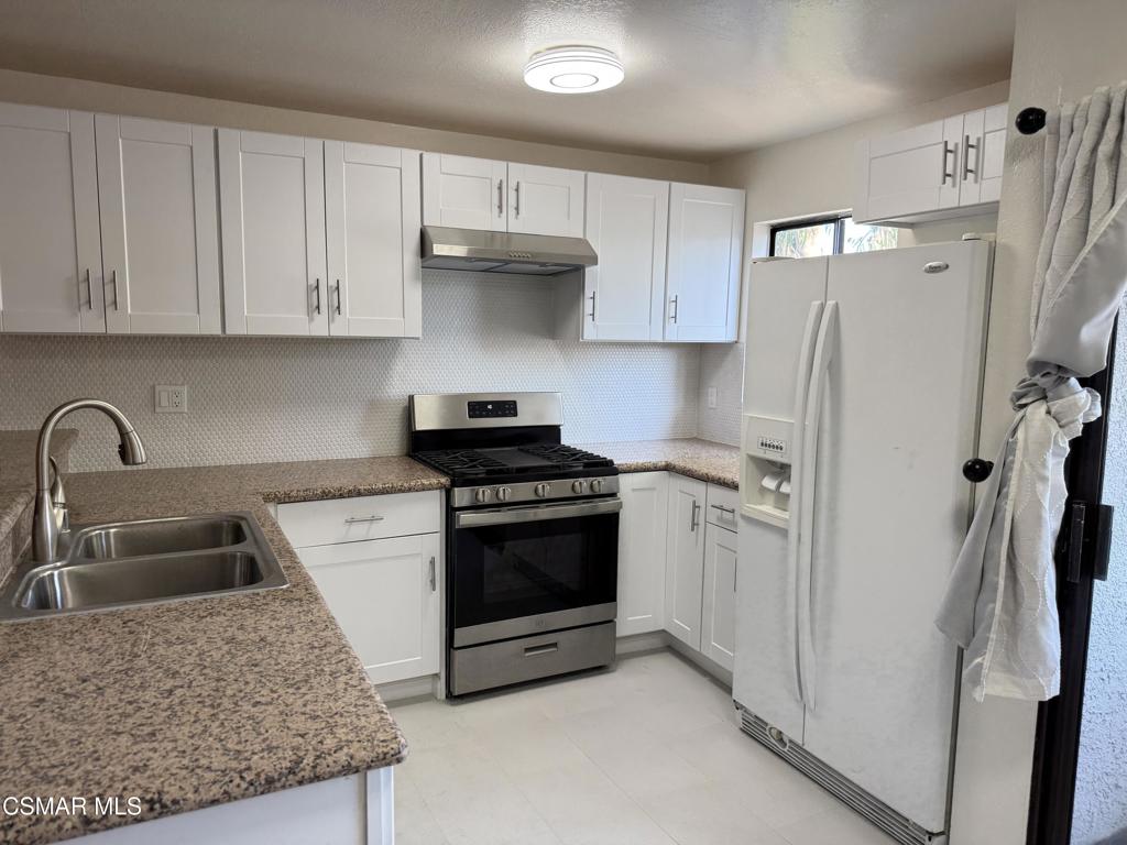 18530 Hatteras Street 313 Property Photo 6