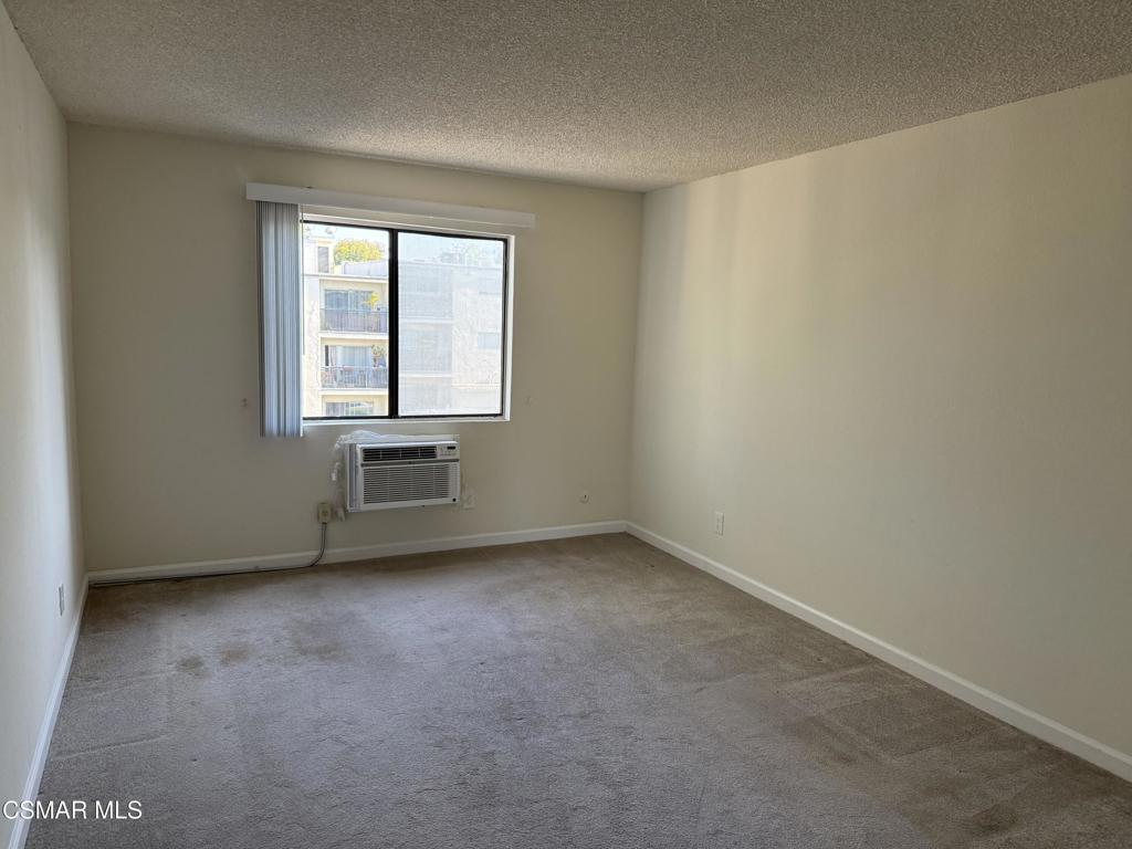 18530 Hatteras Street 313 Property Photo 12