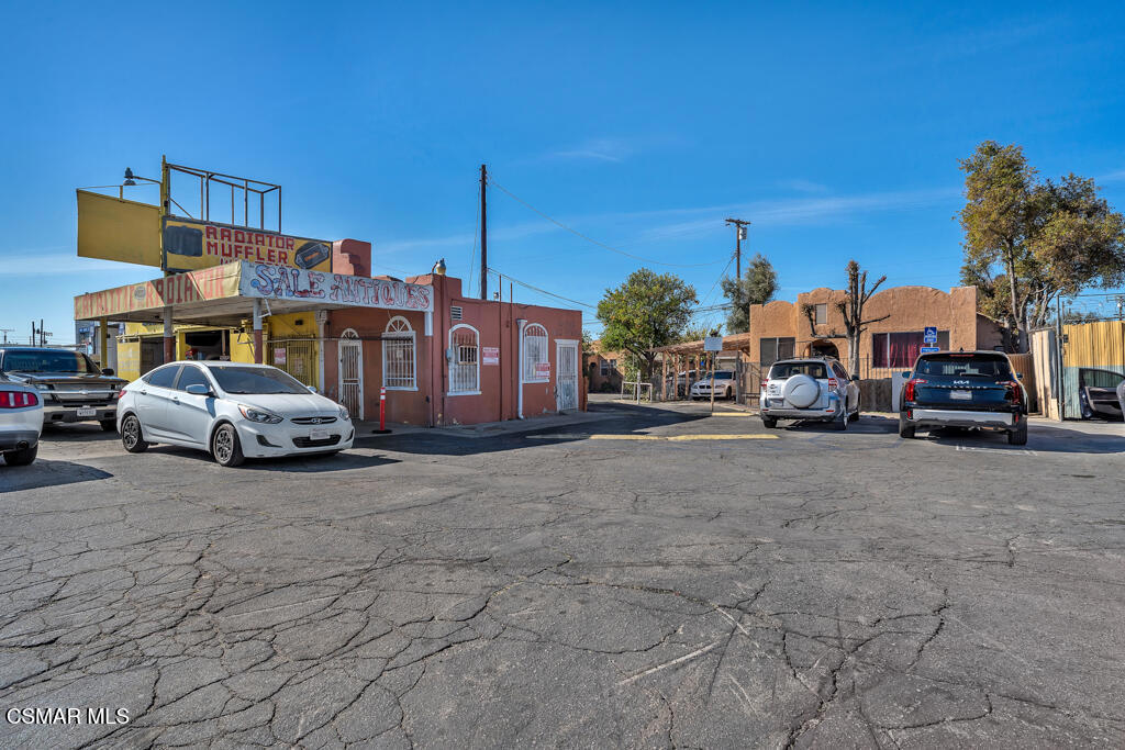 10741 San Fernando Road Property Photo 4