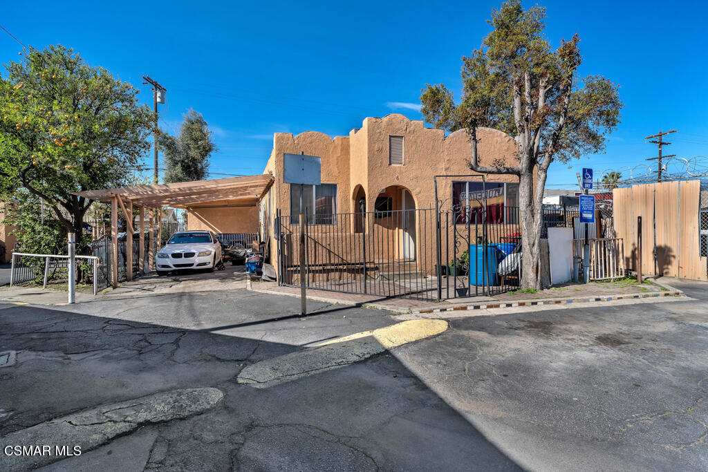 10741 San Fernando Road Property Photo 6