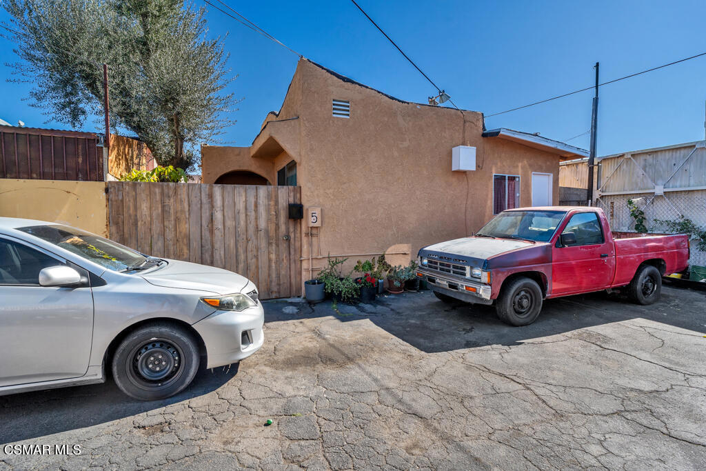 10741 San Fernando Road Property Photo 12