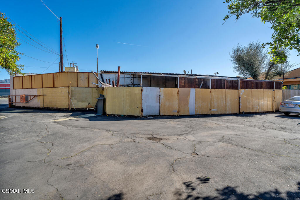 10741 San Fernando Road Property Photo 13