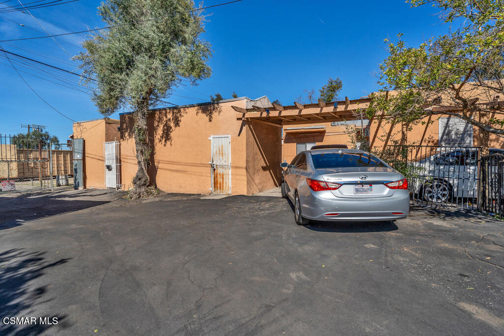 10741 San Fernando Road Property Photo 14