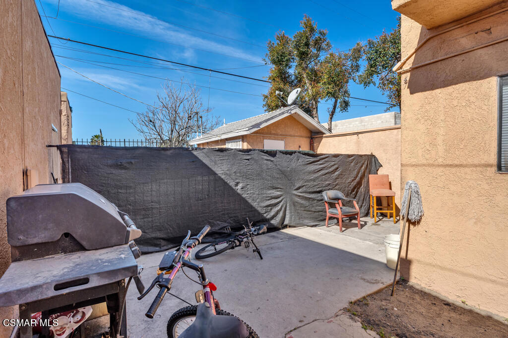 10741 San Fernando Road Property Photo 15