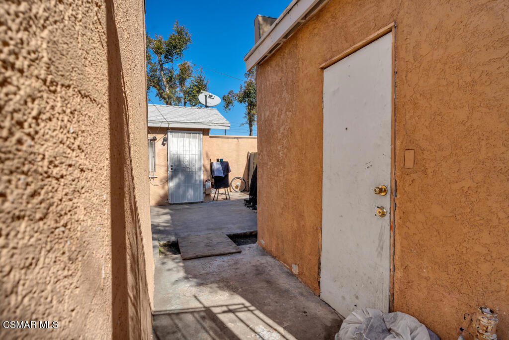 10741 San Fernando Road Property Photo 16