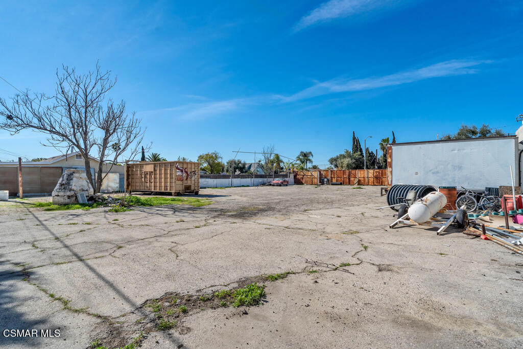 10741 San Fernando Road Property Photo 18