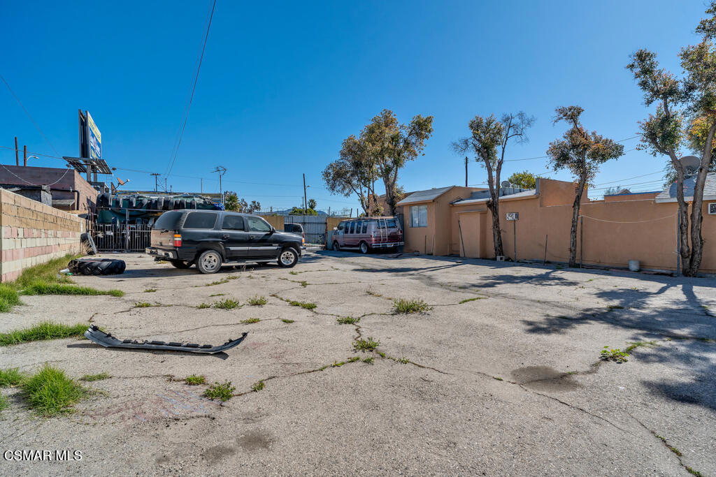 10741 San Fernando Road Property Photo 19