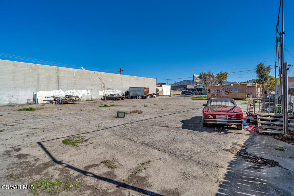 10741 San Fernando Road Property Photo 21