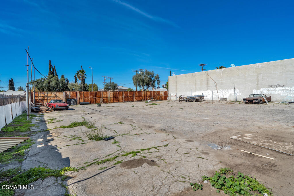 10741 San Fernando Road Property Photo 22