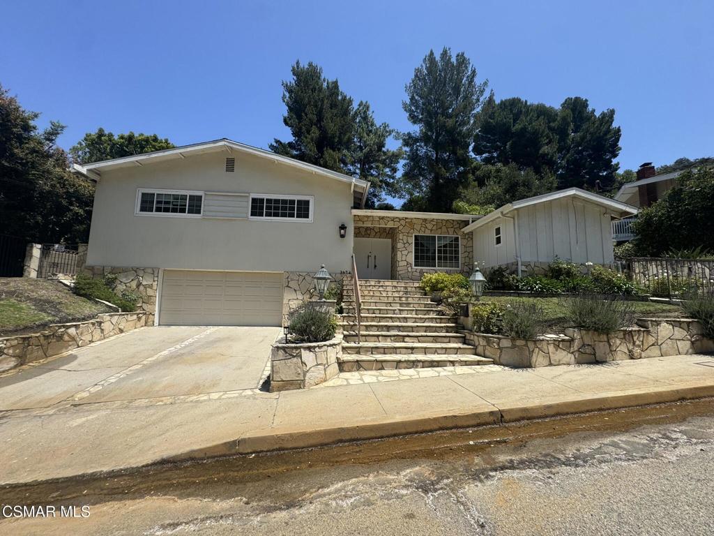 3474 Loadstone Drive Property Photo 3